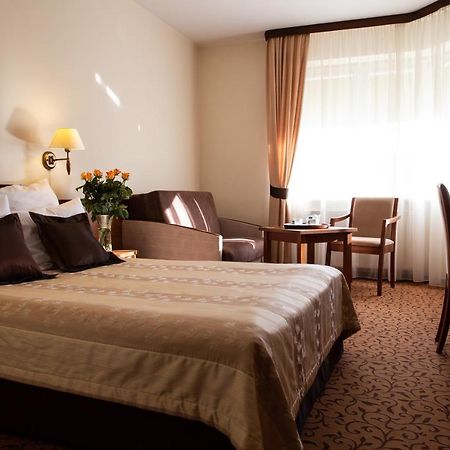 Hotel Panorama Ostrowiec Swietokrzyski Bagian luar foto