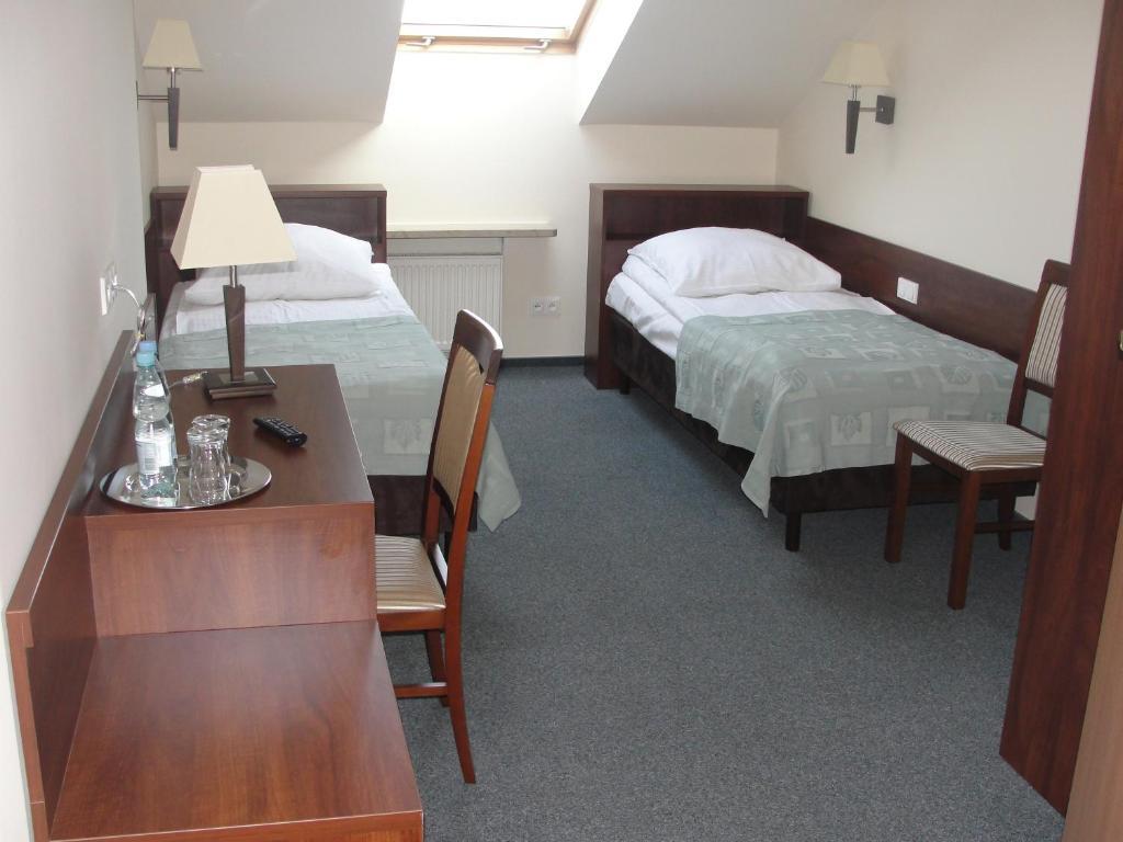 Hotel Panorama Ostrowiec Swietokrzyski Ruang foto