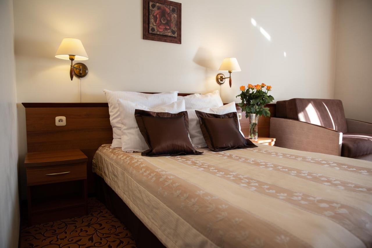 Hotel Panorama Ostrowiec Swietokrzyski Bagian luar foto