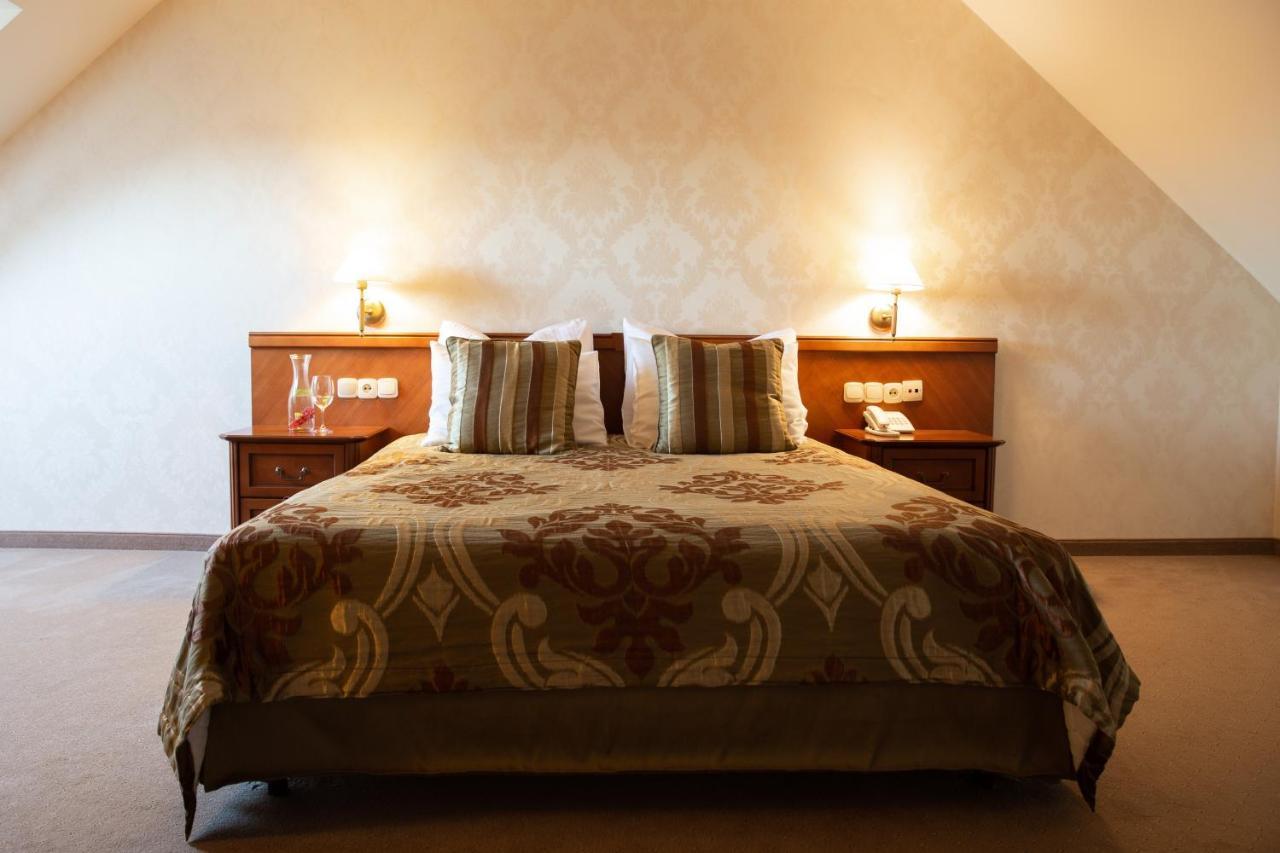 Hotel Panorama Ostrowiec Swietokrzyski Bagian luar foto