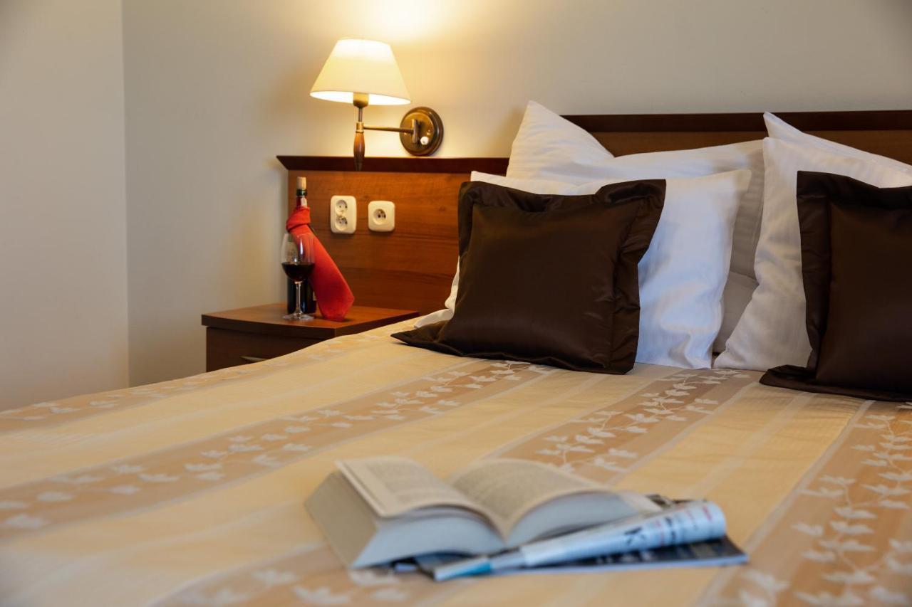 Hotel Panorama Ostrowiec Swietokrzyski Bagian luar foto