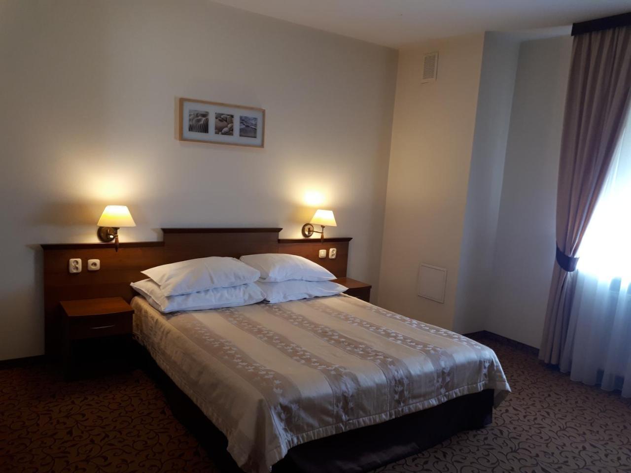 Hotel Panorama Ostrowiec Swietokrzyski Bagian luar foto