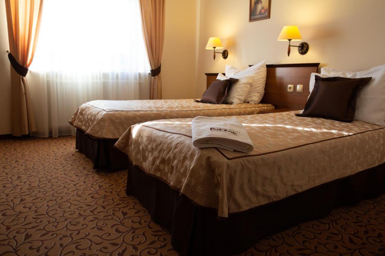 Hotel Panorama Ostrowiec Swietokrzyski Bagian luar foto