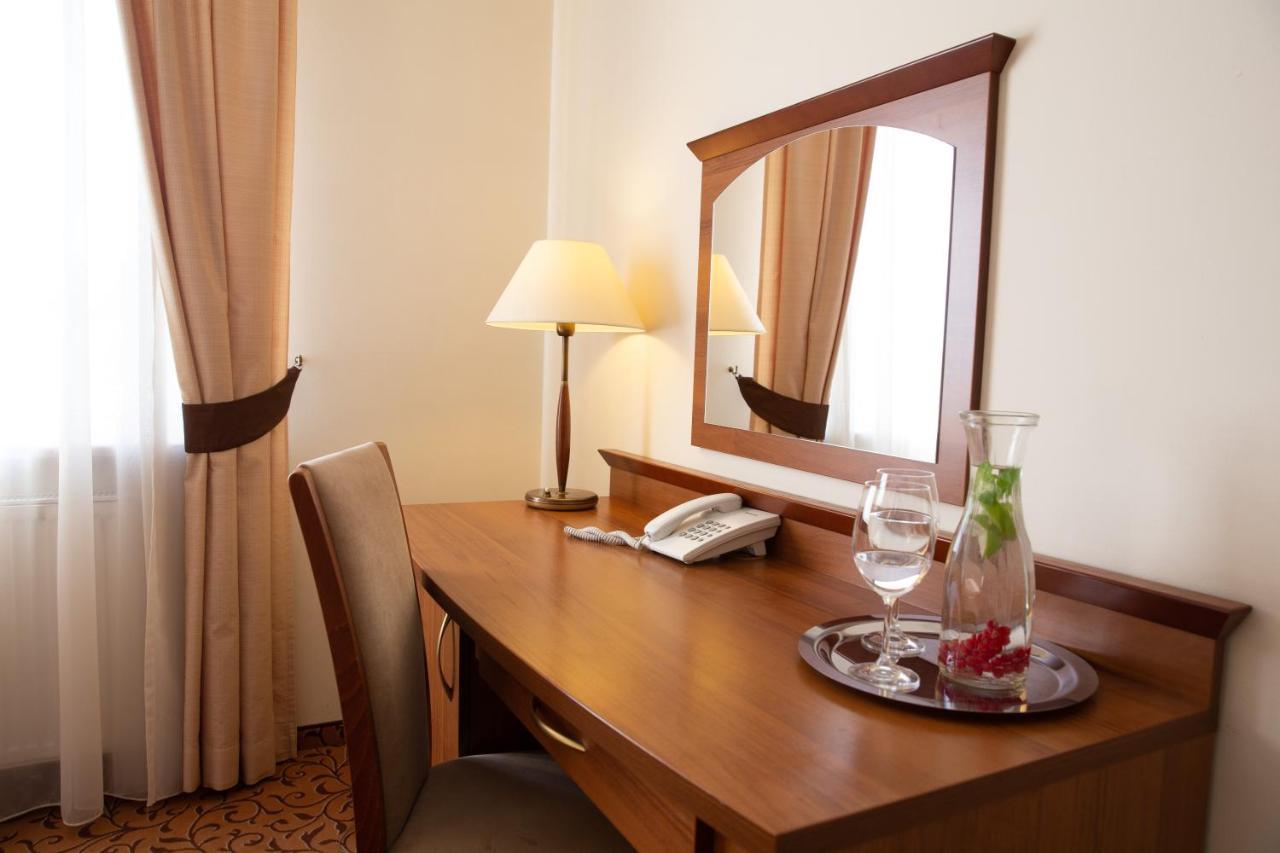Hotel Panorama Ostrowiec Swietokrzyski Bagian luar foto