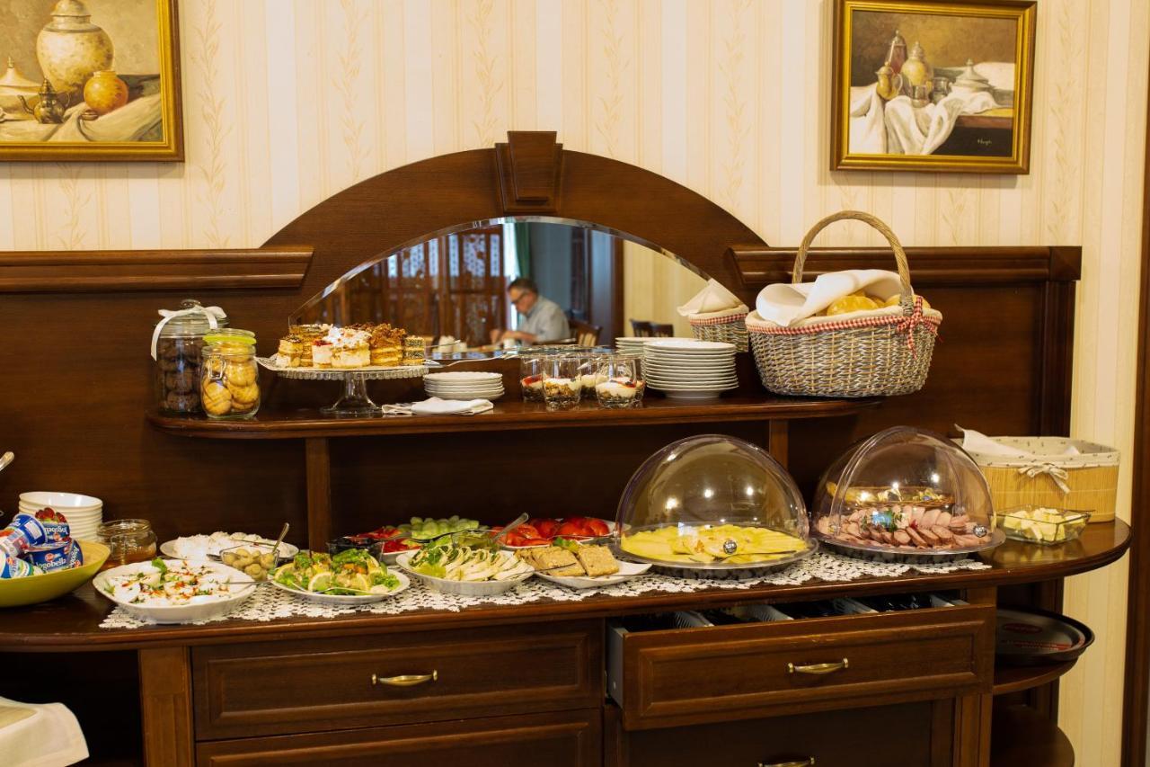 Hotel Panorama Ostrowiec Swietokrzyski Bagian luar foto